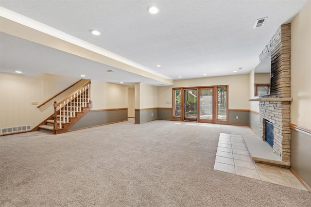 513 S 33rd Street, West Des Moines, IA 50265