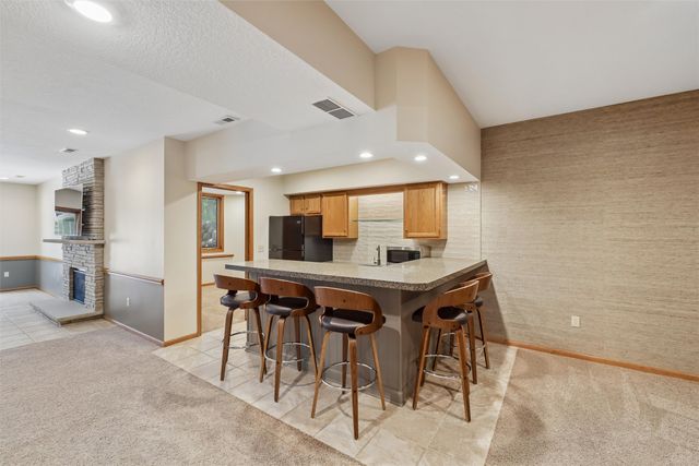 513 S 33rd Street, West Des Moines, IA 50265