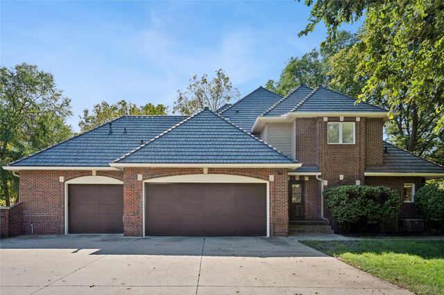 513 S 33rd Street, West Des Moines, IA 50265