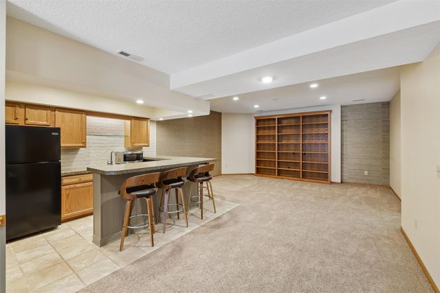 513 S 33rd Street, West Des Moines, IA 50265