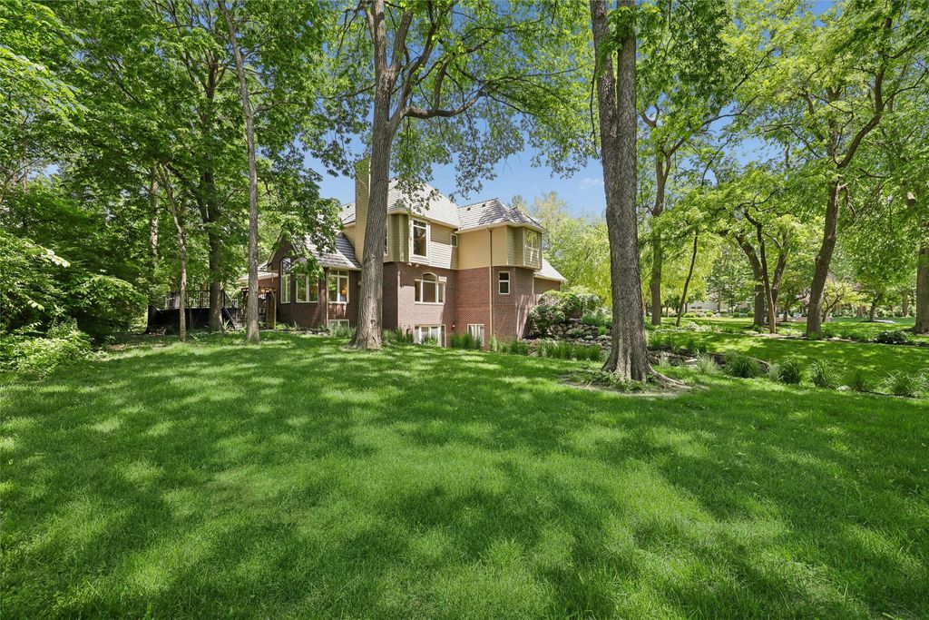 513 S 33rd Street, West Des Moines, IA 50265