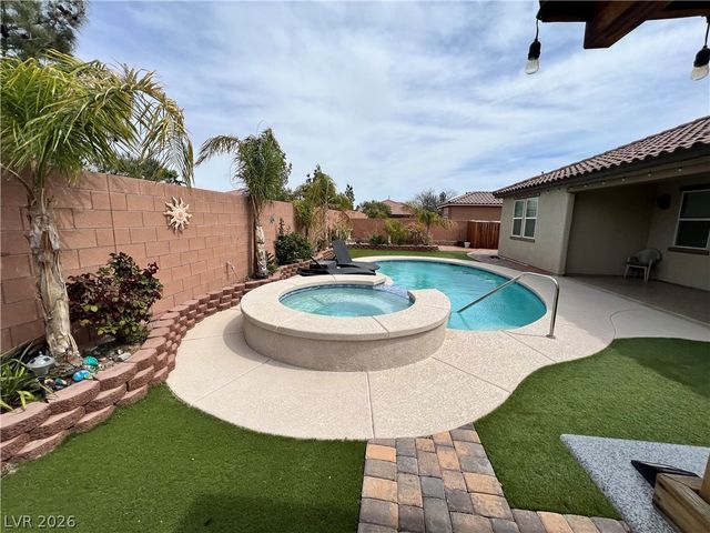 364 Moon Aura Avenue, Las Vegas, NV 89183