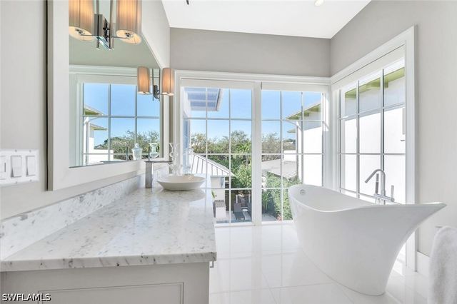 982 9th AVE S, Naples, FL 34102