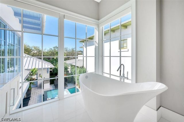 982 9th AVE S, Naples, FL 34102