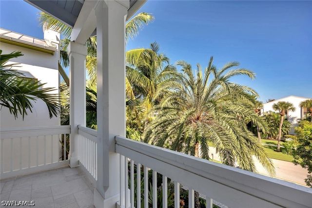 982 9th AVE S, Naples, FL 34102