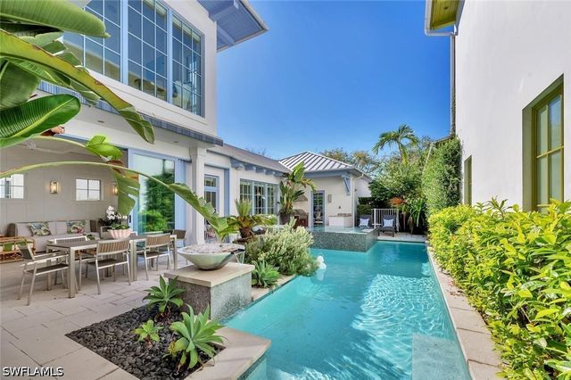 982 9th AVE S, Naples, FL 34102