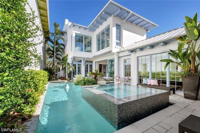 982 9th AVE S, Naples, FL 34102