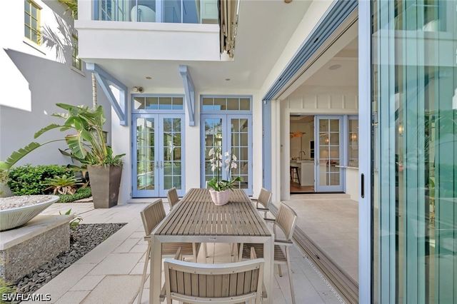 982 9th AVE S, Naples, FL 34102