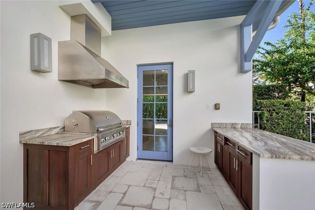 982 9th AVE S, Naples, FL 34102