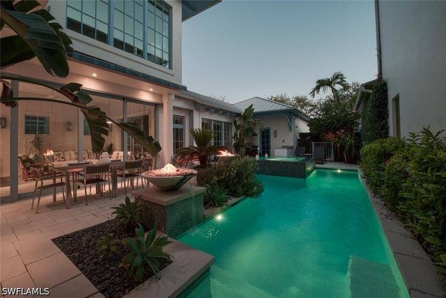 982 9th AVE S, Naples, FL 34102
