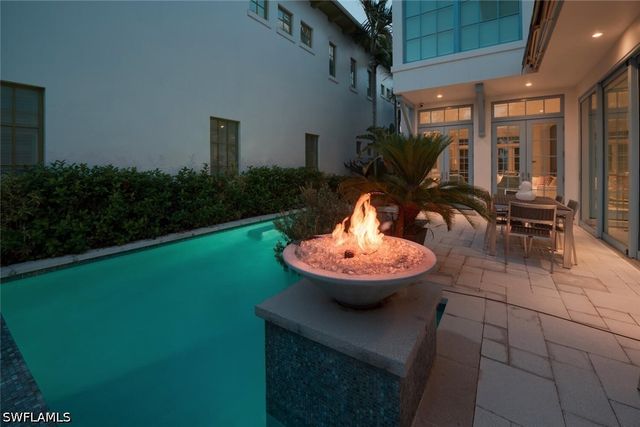 982 9th AVE S, Naples, FL 34102
