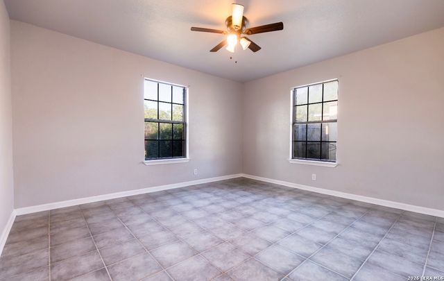 302 BAIN DR, Devine, TX 78016