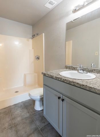 302 BAIN DR, Devine, TX 78016