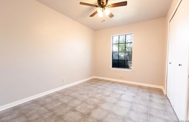 302 BAIN DR, Devine, TX 78016