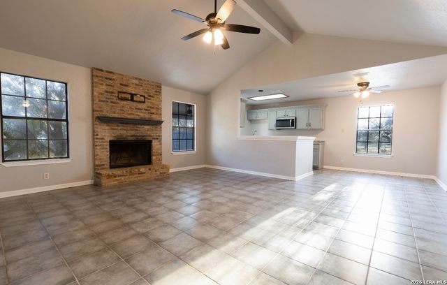 302 BAIN DR, Devine, TX 78016