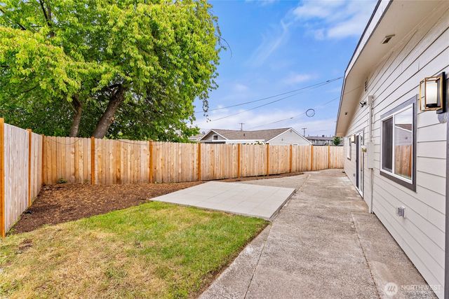10621 Cronins Drive SW, Lakewood, WA 98499