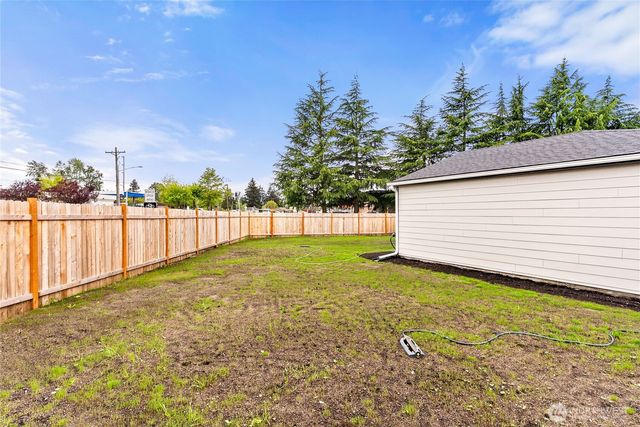 10621 Cronins Drive SW, Lakewood, WA 98499
