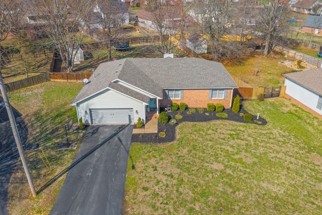 1407 Oak Tree Ct, Hopkinsville, KY 42240