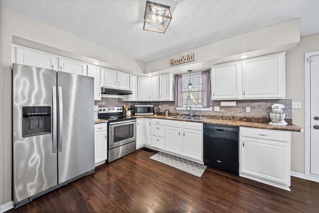 1407 Oak Tree Ct, Hopkinsville, KY 42240