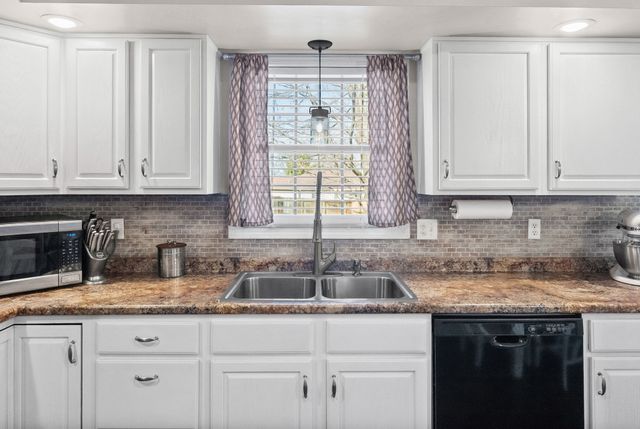 1407 Oak Tree Ct, Hopkinsville, KY 42240