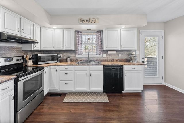 1407 Oak Tree Ct, Hopkinsville, KY 42240