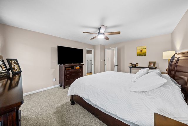 1407 Oak Tree Ct, Hopkinsville, KY 42240