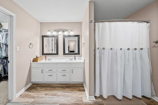 1407 Oak Tree Ct, Hopkinsville, KY 42240