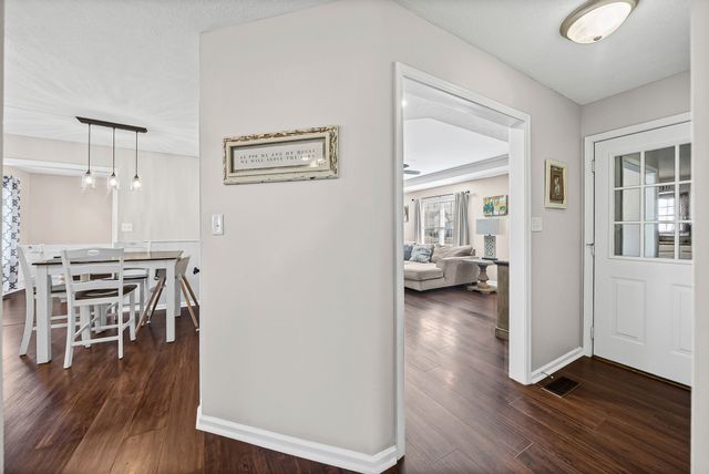 1407 Oak Tree Ct, Hopkinsville, KY 42240