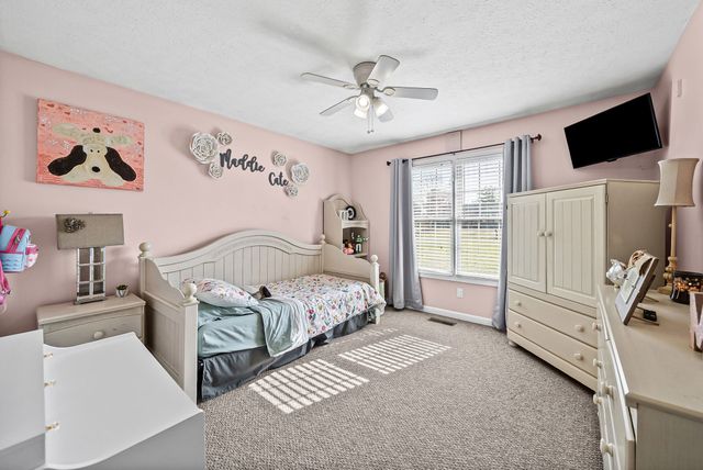 1407 Oak Tree Ct, Hopkinsville, KY 42240