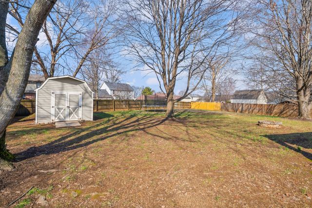 1407 Oak Tree Ct, Hopkinsville, KY 42240