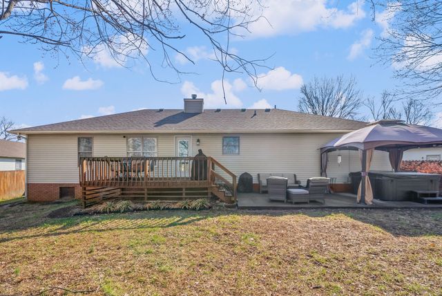 1407 Oak Tree Ct, Hopkinsville, KY 42240