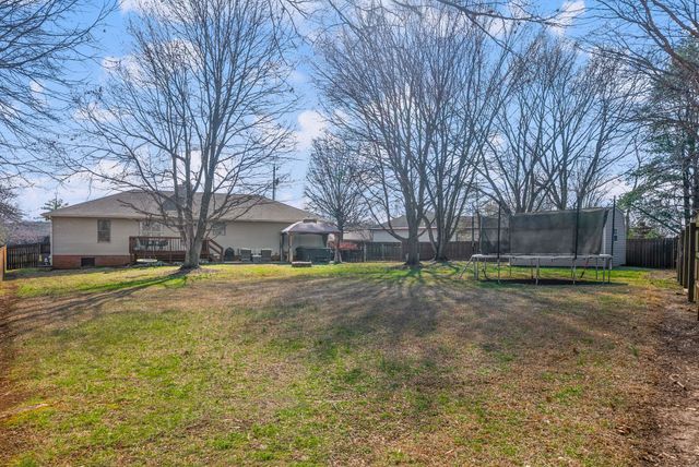 1407 Oak Tree Ct, Hopkinsville, KY 42240