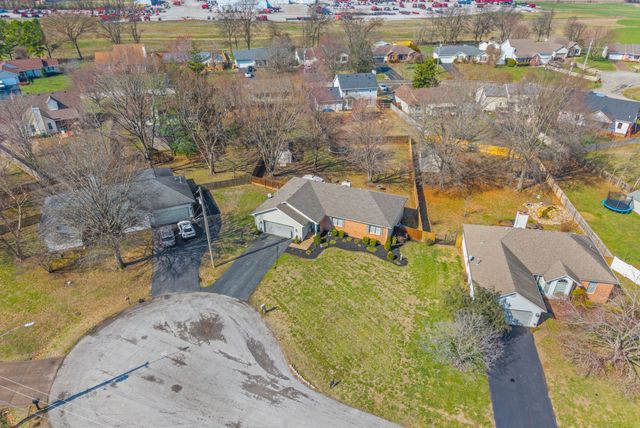 1407 Oak Tree Ct, Hopkinsville, KY 42240