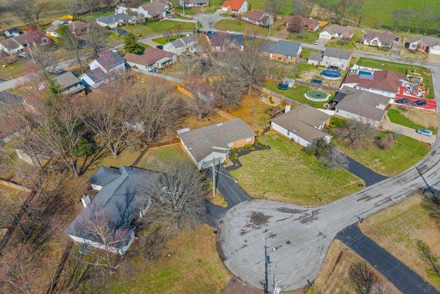 1407 Oak Tree Ct, Hopkinsville, KY 42240