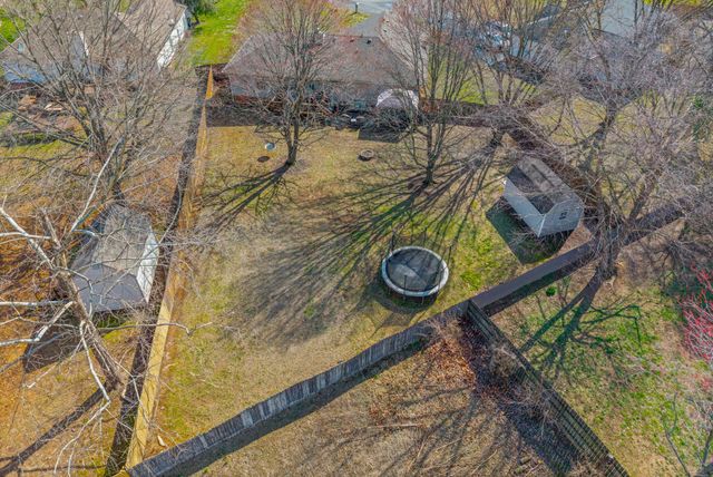 1407 Oak Tree Ct, Hopkinsville, KY 42240