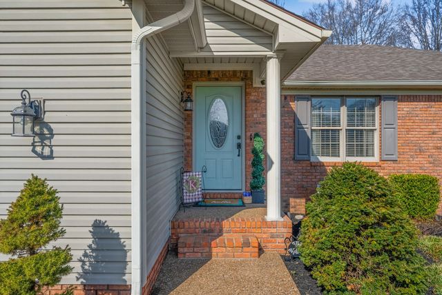 1407 Oak Tree Ct, Hopkinsville, KY 42240