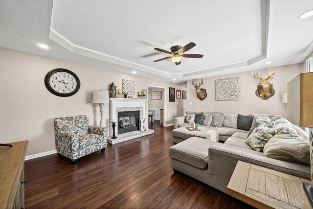 1407 Oak Tree Ct, Hopkinsville, KY 42240