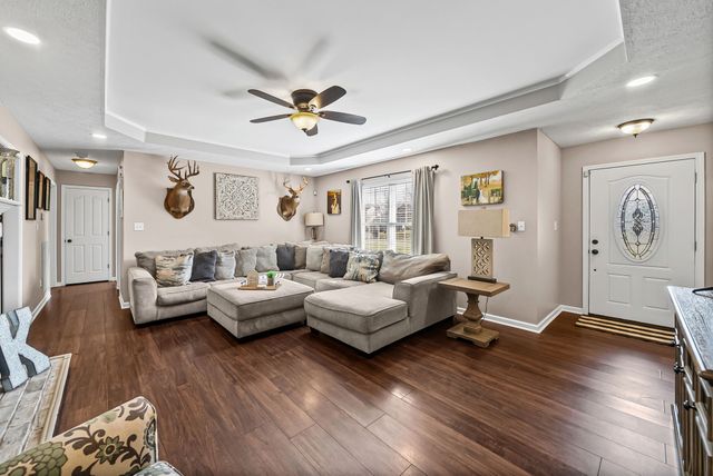 1407 Oak Tree Ct, Hopkinsville, KY 42240