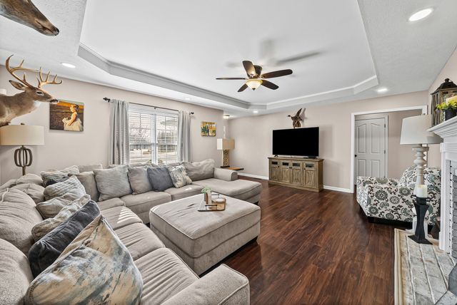 1407 Oak Tree Ct, Hopkinsville, KY 42240