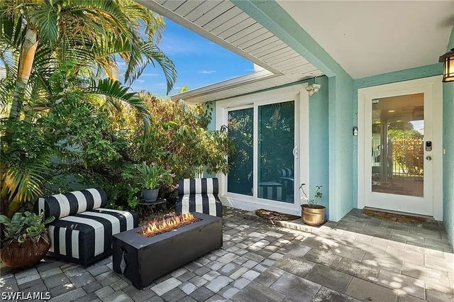 792 108th AVE N, Naples, FL 34108