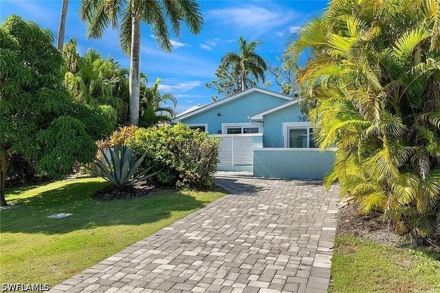 792 108th AVE N, Naples, FL 34108