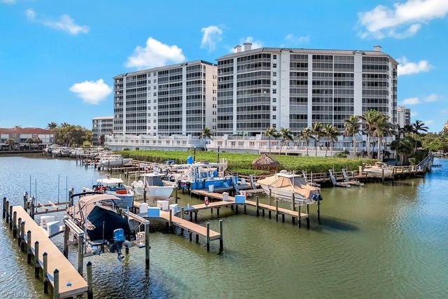 410 FLAGSHIP DR # 806, Naples, FL 34108