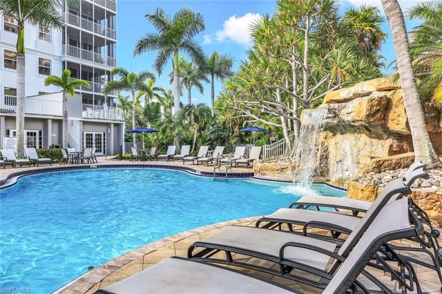 410 FLAGSHIP DR # 806, Naples, FL 34108