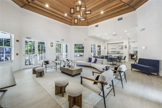 410 FLAGSHIP DR # 806, Naples, FL 34108