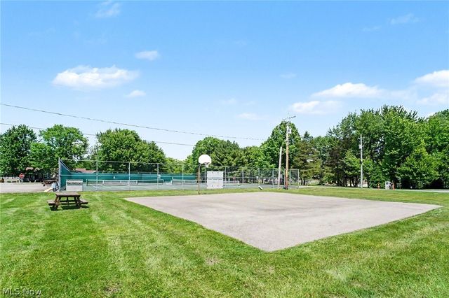 62 Rockaway Drive, Roaming Shores, OH 44085