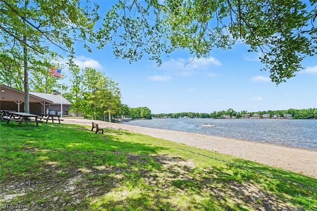 62 Rockaway Drive, Roaming Shores, OH 44085