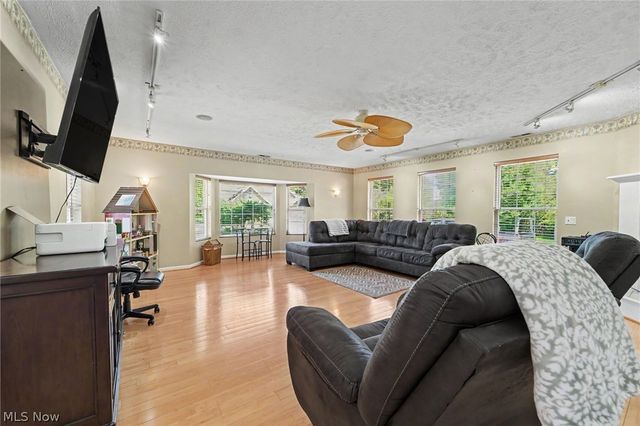 62 Rockaway Drive, Roaming Shores, OH 44085
