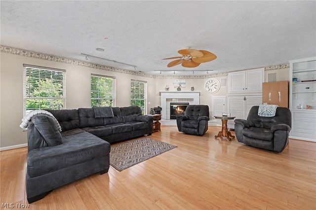 62 Rockaway Drive, Roaming Shores, OH 44085