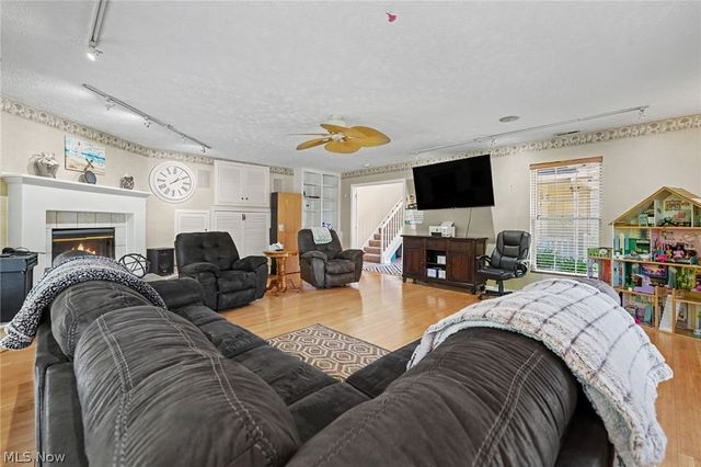 62 Rockaway Drive, Roaming Shores, OH 44085