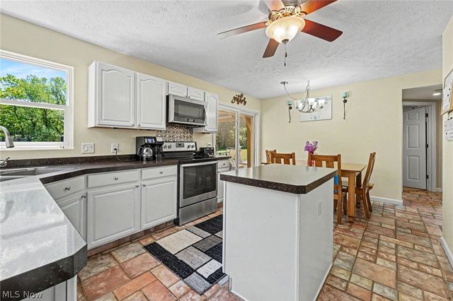 62 Rockaway Drive, Roaming Shores, OH 44085